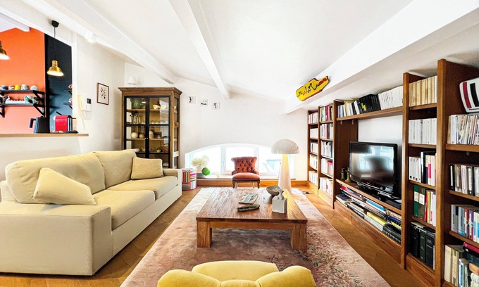 Bordeaux Golden Triangle Apartment | Luxury duplex in the heart of the Golden Triangle