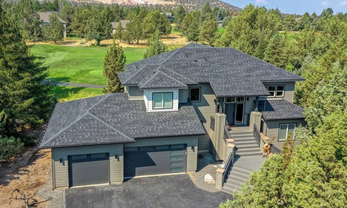 Redmond House | Luxury Eagle Crest Golf Retreat on Fairway - 3 King Suites, Hot Tub, Scenic Deck