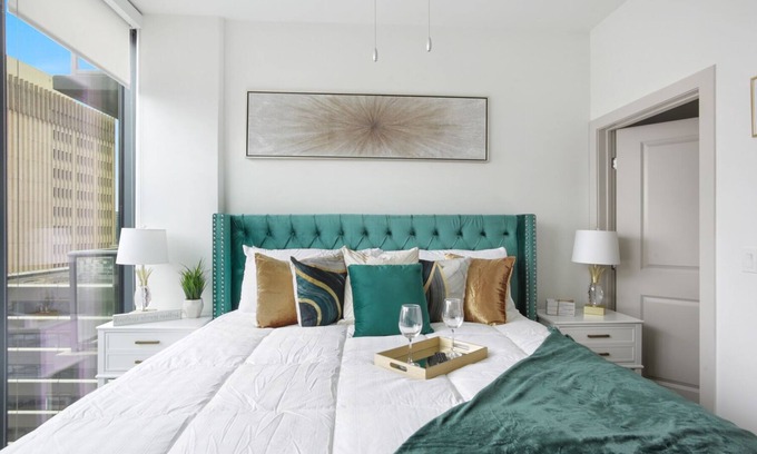 Lenox Apartment | LUXURY EMERALD MANOIR