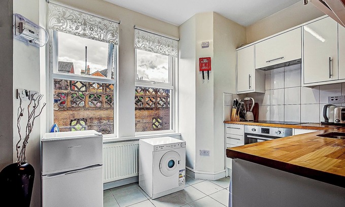Brixton Hill Apartment | Luxury Ensuite Double Room close to Central London