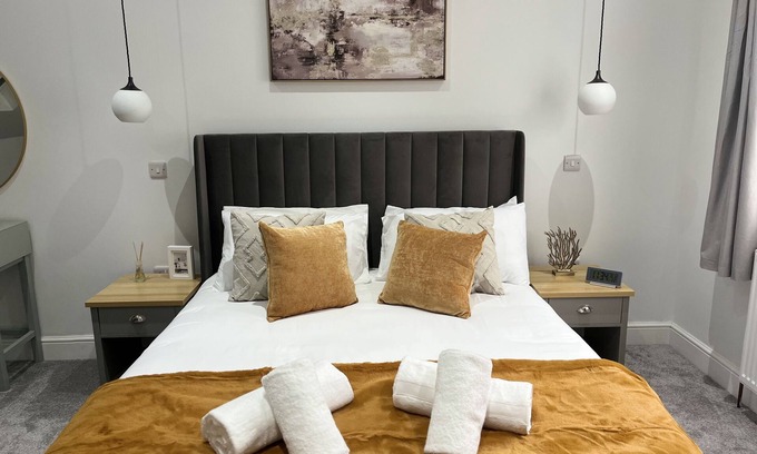 East Ham North House | Luxury Ensuite Room in London(Parking on Premises)