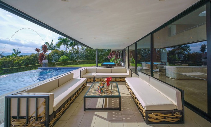 Buenos Aires Villa | Luxury Entertainment Mansion - 6 Bedroom, Heated Pool, Jacuzzi, Gym, Maid/Cook