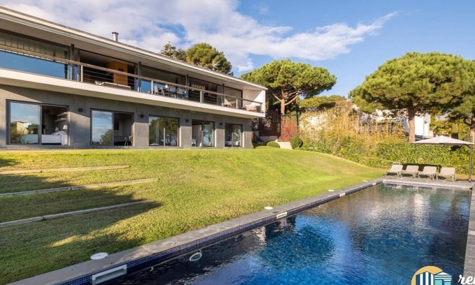 Calonge Villa | Luxury villa in the exclusive urbanization of Torre Valentina.