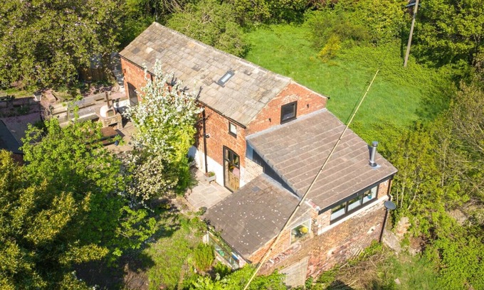 Leeds Apartment | Luxury Escape with Cinema, Pool Table & Darts