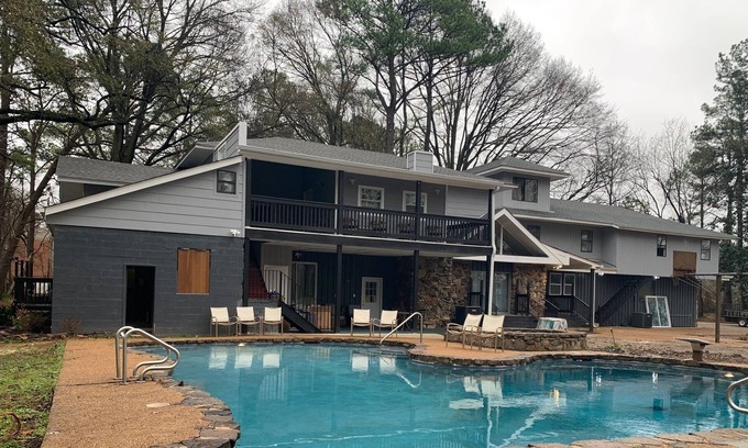Memphis House | Luxury Estate 14 bedroom Pool, Hot tub, Sauna, Bar