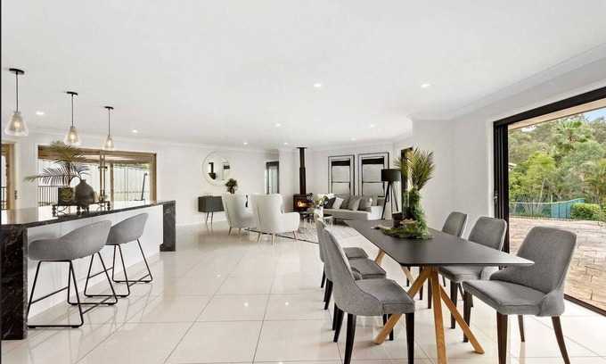 Priestdale House | Luxury Family Escape: 5-Bedroom Home with Pool, near Brisbane's Iconic Sights!