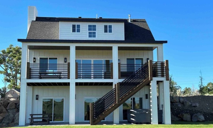 Panguitch Other | Luxury Farm Home @ Stoney Farms w/Private Hot Tub