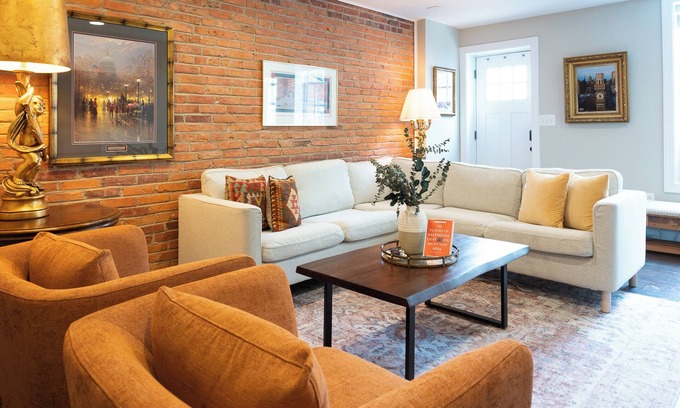 Federal Hill House | Luxury Federal Hill Home w/Rooftop & 4 Parking Spots