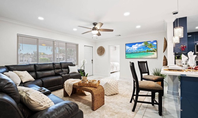 Fort Lauderdale House | Luxury Fort Lauderdale Escape – Private Pool, Screened Patio | Minutes from Beaches & Nightlife!