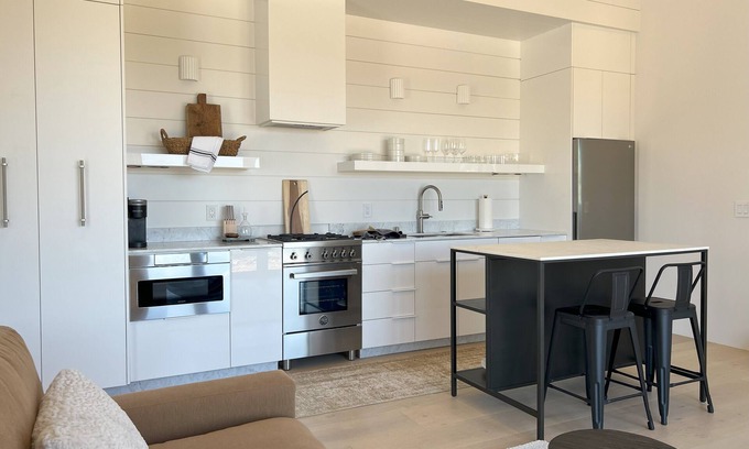 Temecula Cottage | Luxury fully furnished month to month rental in Temecula Wine Country.
