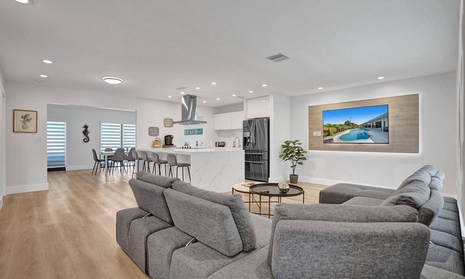Plantation House | Luxury+ Fun + Heated Pool + Firepit,15 min FLL, Beach, Las Olas🌟LOCATION 🌟.