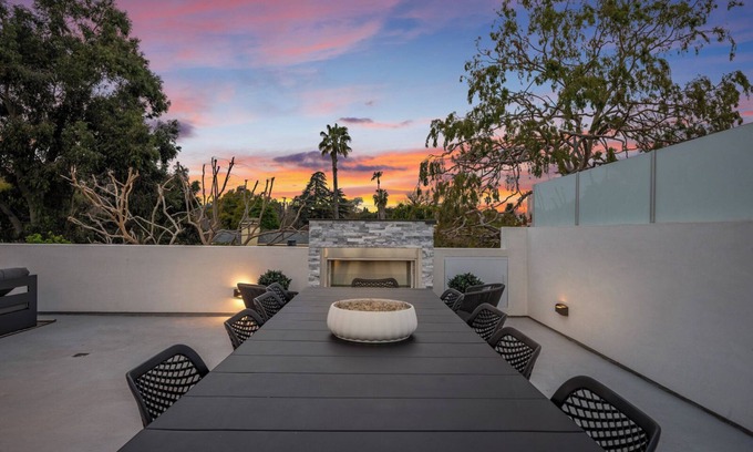 Sherman Oaks House | Luxury Green villa! 6bdr w pool and theatre