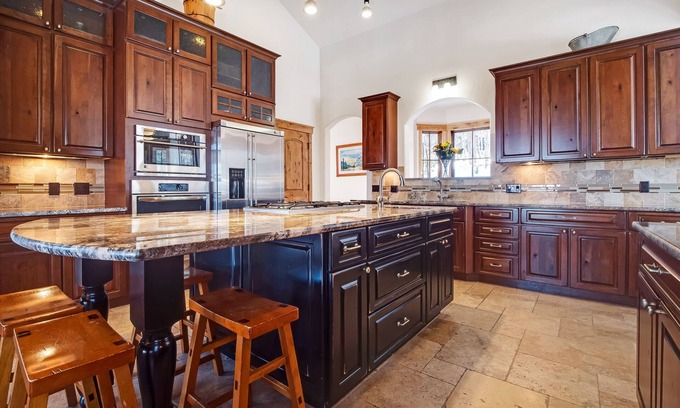 The Highlands House | LUXURY HIGHLANDS HOME! Ten Mile Views, Lake View, Hot tub, Pool table, Foosball