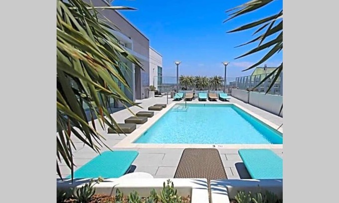 Downtown Los Angeles Apartment | Luxury Highrise Living Downtown LA