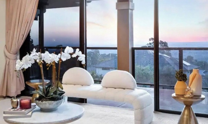 Gooseberry Hill House | Luxury Hillside Home in Kalamunda Hills