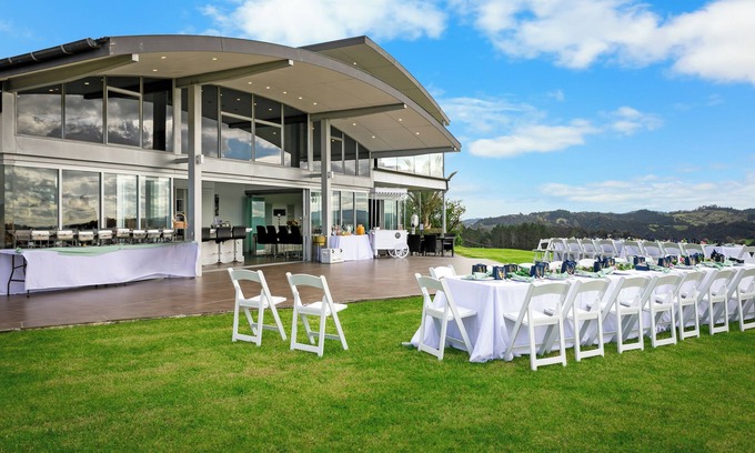 Waiwera Villa | Luxury Hilltop Villa with Breathtaking Views- Perfect for Family Stays & Events