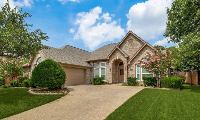 North Arlington House | LUXURY HOME! 2.5 mi Cowboy Stadium; Six Flags; 15 minutes to DFW
