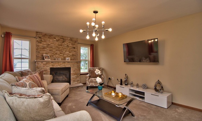 Tunkhannock Township House | Luxury home, close to Kalahari, Ski Resorts, Fireplace, Ping Pong, Pool Table