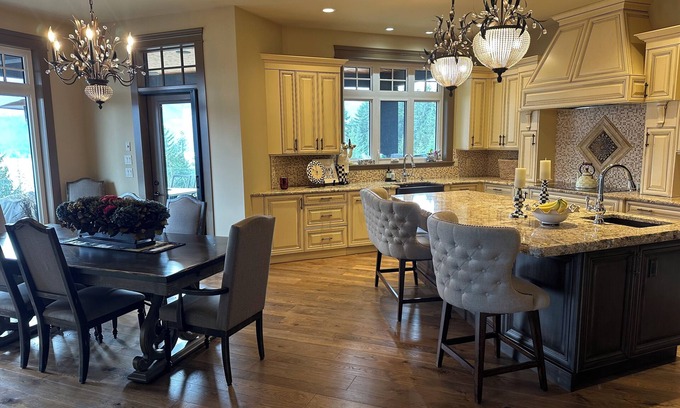 Sicamous House | Luxury home in Sicamous, overlooking Mara lake in the Shuswap