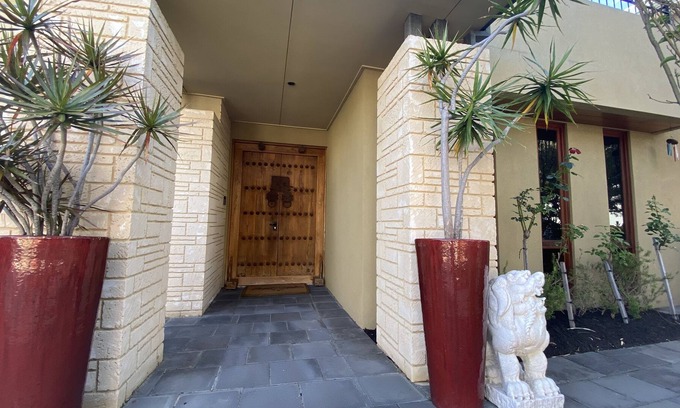 North Coogee House | Luxury home just a short walk to South Beach Fremantle - min. 7 day rental