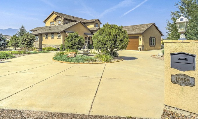 Gleneagle House | Luxury home located in the Gleneagle area of Colorado Springs