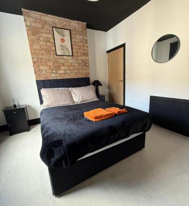 Grimsby Apartment | Luxury home - Long stays welcome
