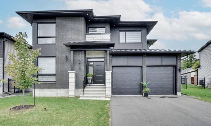 Aylmer House | Luxury Home - Near Downtown Ottawa