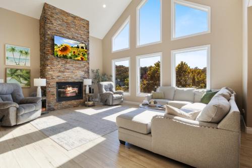 Linn Creek House | Luxury Home on Cove with Boat Slips, Waterslides, and Jump Deck