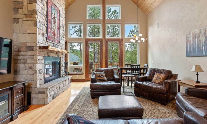 Angel Fire House | Luxury home on the golf course with spacious deck overlooking the mountains