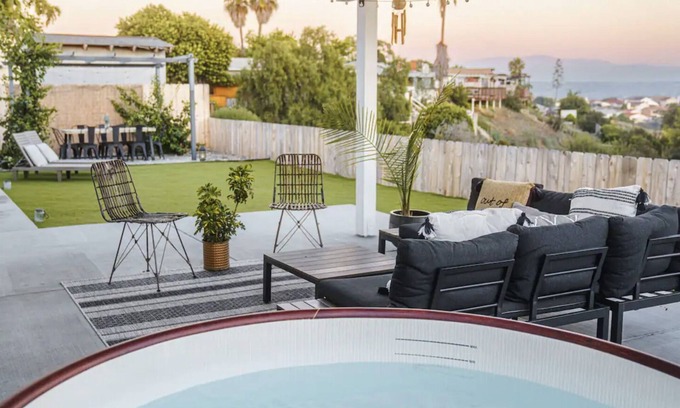 Bay Terraces House | Luxury home with beautiful views - 15 min from DT!