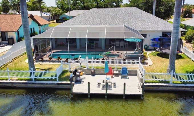 Fort Myers House | Luxury home with Dock|heated pool| kayak|Jacuzzi