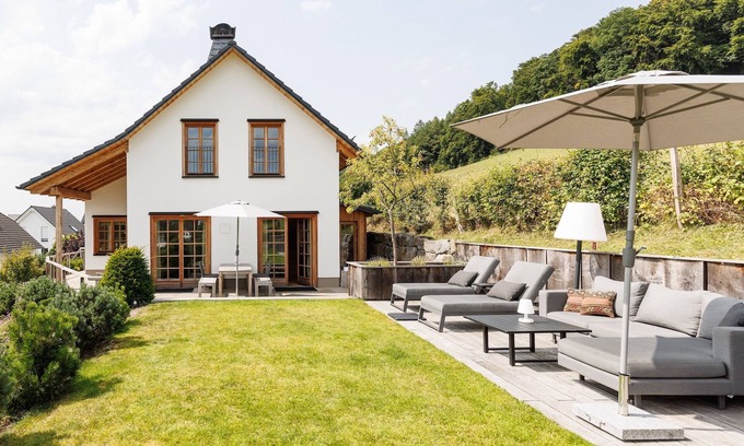 Grafschaft House | LUXURY HÜTTENZAUBER - chalet feeling with wood-burning stove and sauna