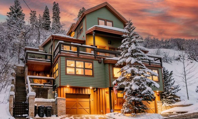 Park City House | Luxury in Old Town Park City. Elevator, 5 bedrooms, 5 bath, Hot Tub, Short Walk to Main St.