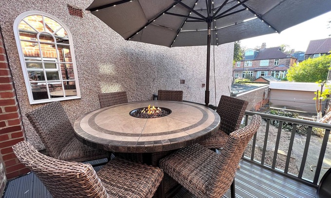 Newcastle-upon-Tyne Apartment | Luxury Jesmond flat with outdoor fire-pit, close to the dene and Newcastle city