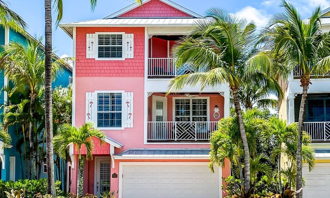 Stuart House | Luxury Key West feel steps from Historic downtown Stuart, minutes from the beach