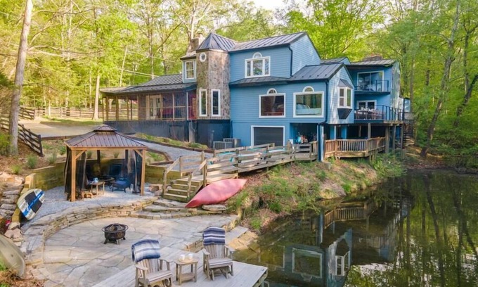 Kabletown House | Luxury KING Suites, Lakefront w/Dock, HotTub, Watercraft
