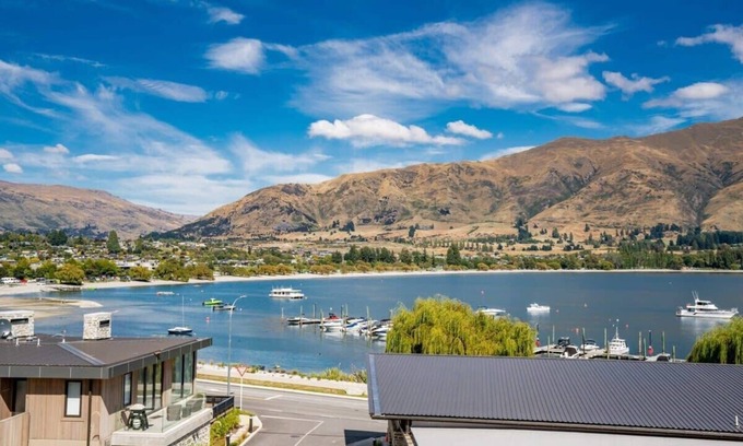 Wanaka Apartment | Luxury Lake View Studio