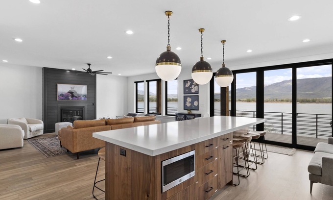Ogden House | Luxury Lakefront Ski Home Close to 3 Epic Ski Resorts ⛷️