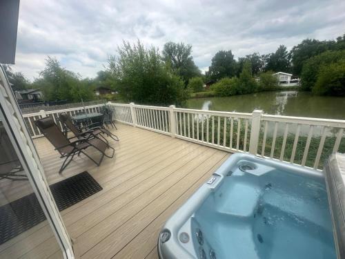 Tattershall House | Luxury Lakeside Lodge L2 with Hot tub situated at Tattershall Lakes Country Park