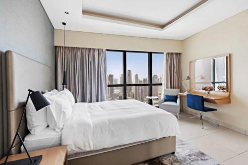 Business Bay Apartment | Luxury Living 3BR High Rise with Burj Khalifa View