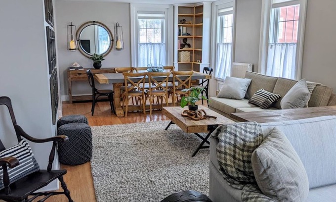 Eastport House | Luxury living, quick walk to town. King bed.