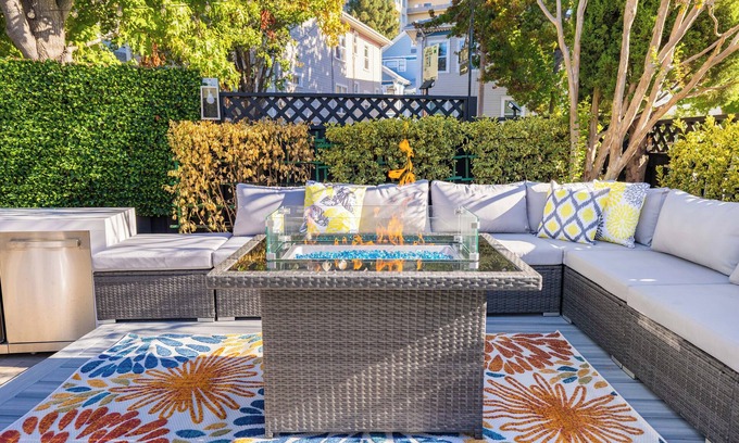 Concord House | Luxury Living: Walkers Paradise / Hidden Oasis