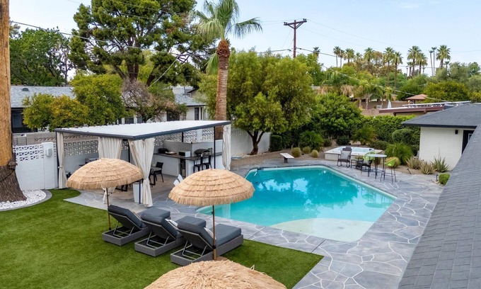 Alhambra House | LUXURY & LOCATION Central Corridor Remodeled Ranch on 1/3 acre-BACKYARD RESORT!