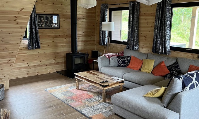 Llanbedr Cabin | Luxury Lodge complete with Hot Tub nestled in Snowdonia National Park