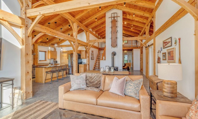 Littleton Cabin | Luxury Lodge in Littleton w/Panoramoic Mountain Views