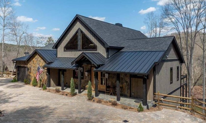 Blue Ridge Cabin | Luxury Lodge on the Toccoa - Riverfront | Hot Tub | Family Friendly