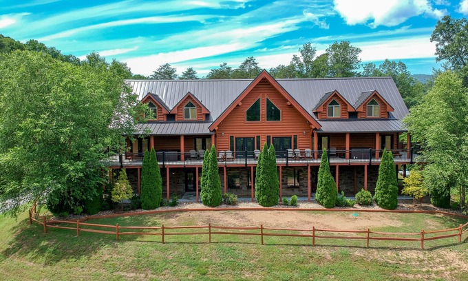 Gatlinburg - Pigeon Forge Cabin | Luxury Lodge with Private Chapel & Indoor Pool – Perfect for Weddings & Retreats