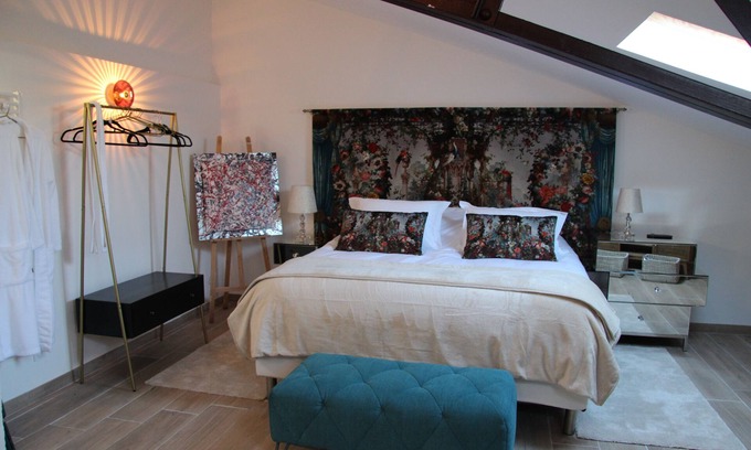 Le Pontet Apartment | LUXURY LOFT - AVIGNON - FORMER ARTIST'S STUDIO - 5 STAR FURNISHED HOLIDAY HOME