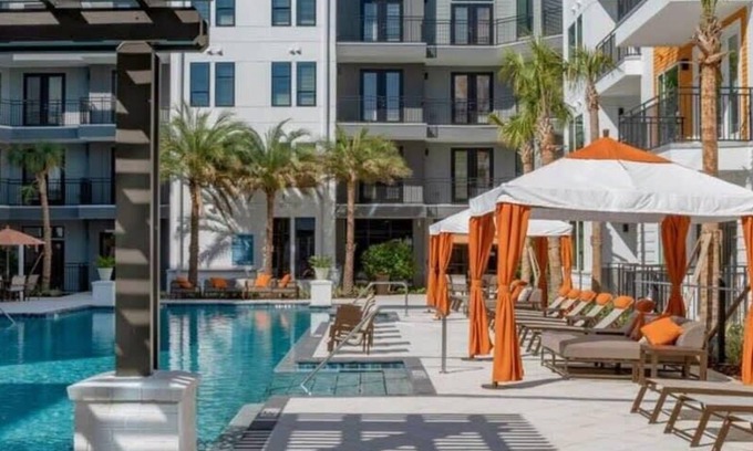 San Marco Apartment | Luxury Loft w/2 BDR Free Gym and Resort Pool
