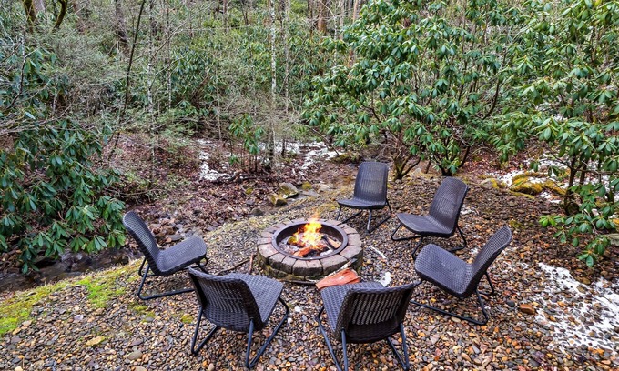 Pittman Center Cabin | Luxury Log Cabin Hot Tub, fire pit, mountain stream, all king suite on 2 acres